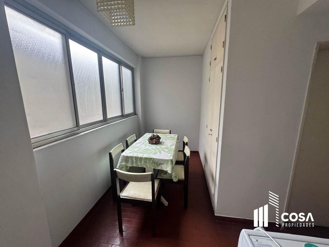 Venta Departamento 5 dormitorios con 2 cocheras frente al Monumento Nacional