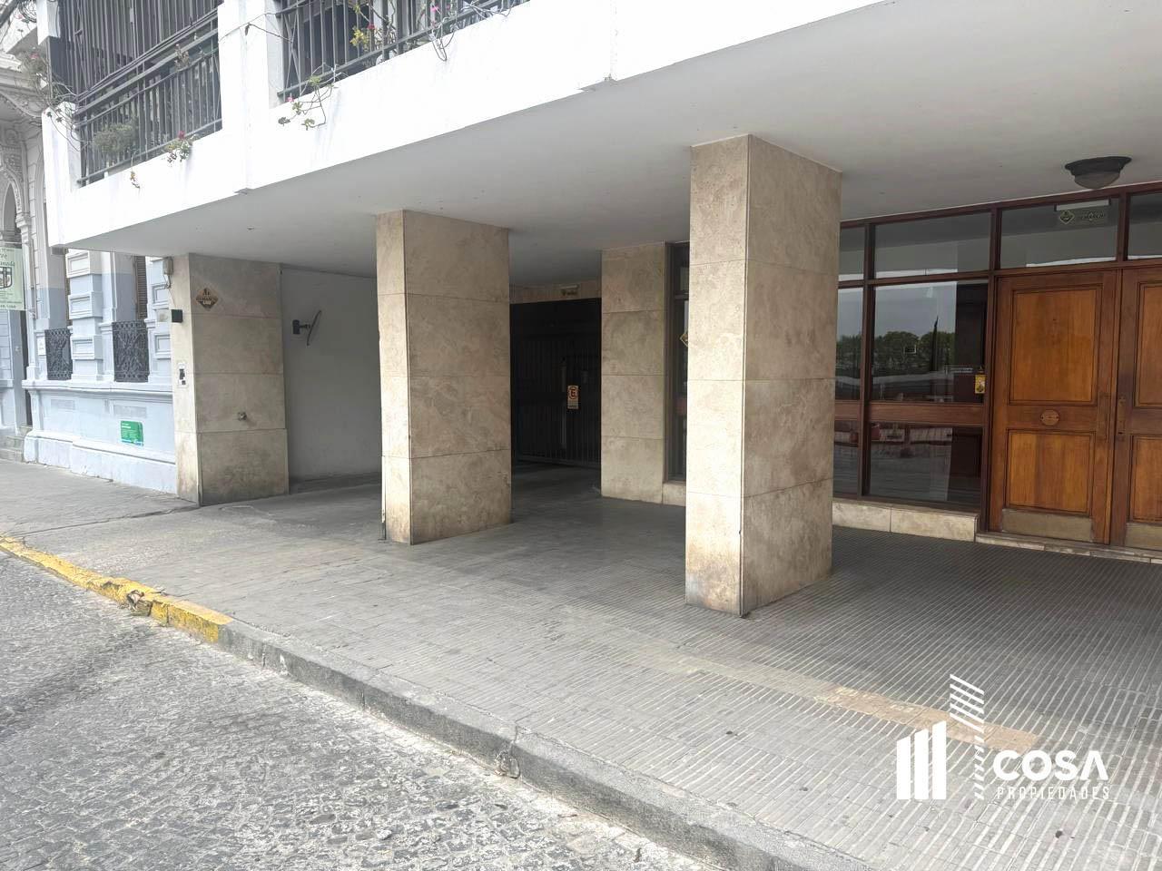 Venta Departamento 5 dormitorios con 2 cocheras frente al Monumento Nacional