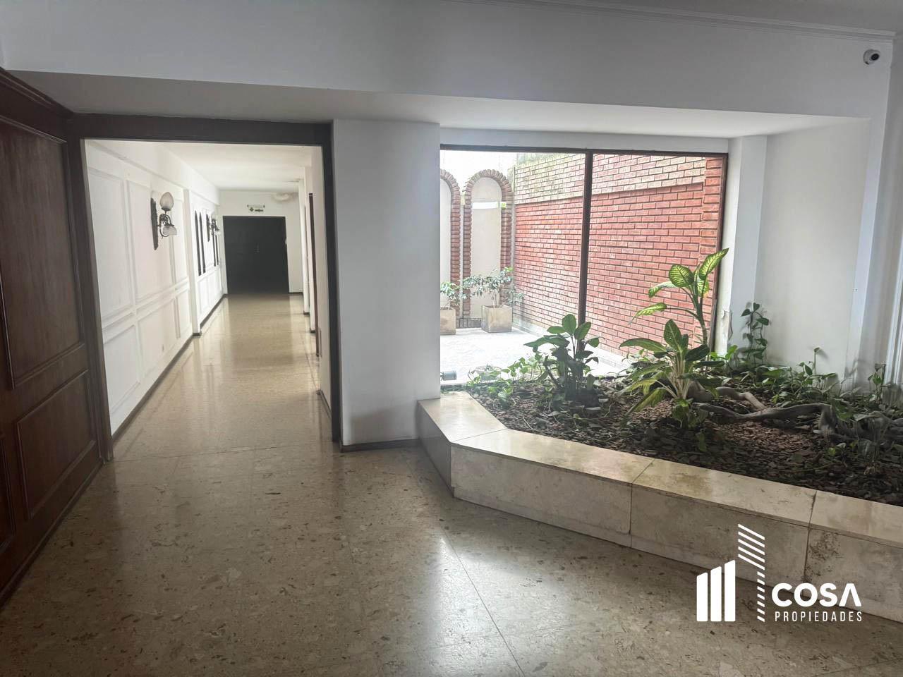 Venta Departamento 5 dormitorios con 2 cocheras frente al Monumento Nacional