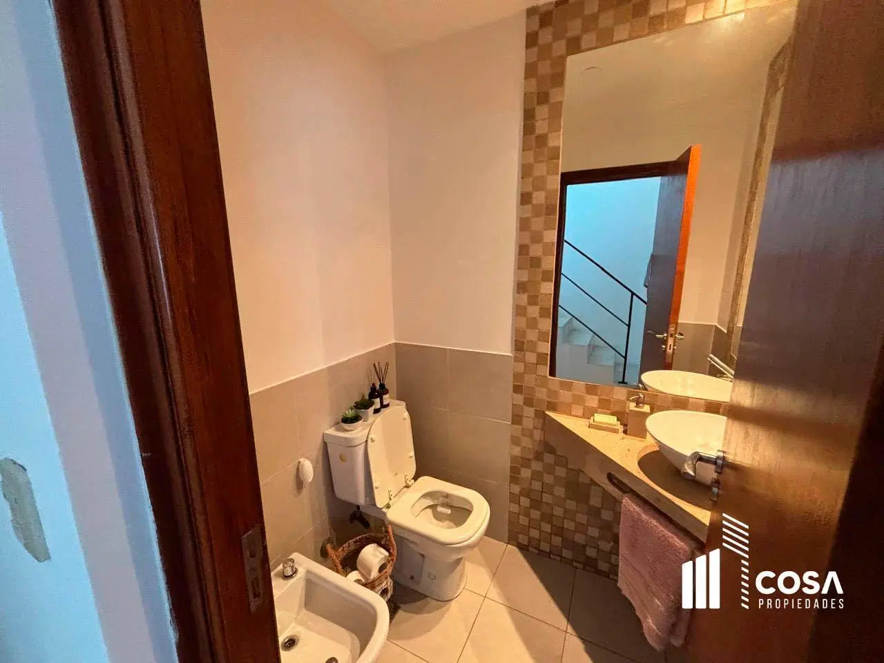 Venta Casa 4 dormitorios amplio jardín parquizado y pileta Cantegril Funes Santa Fe 5