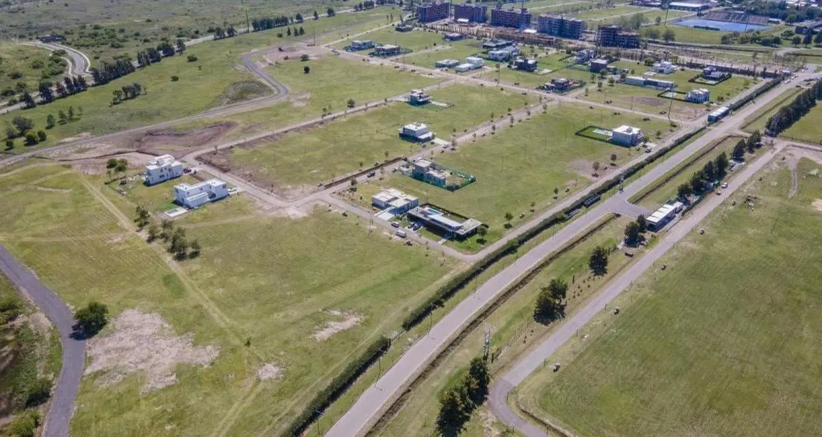 Venta terreno Los Paso del Jockey 4 Fisherton 3