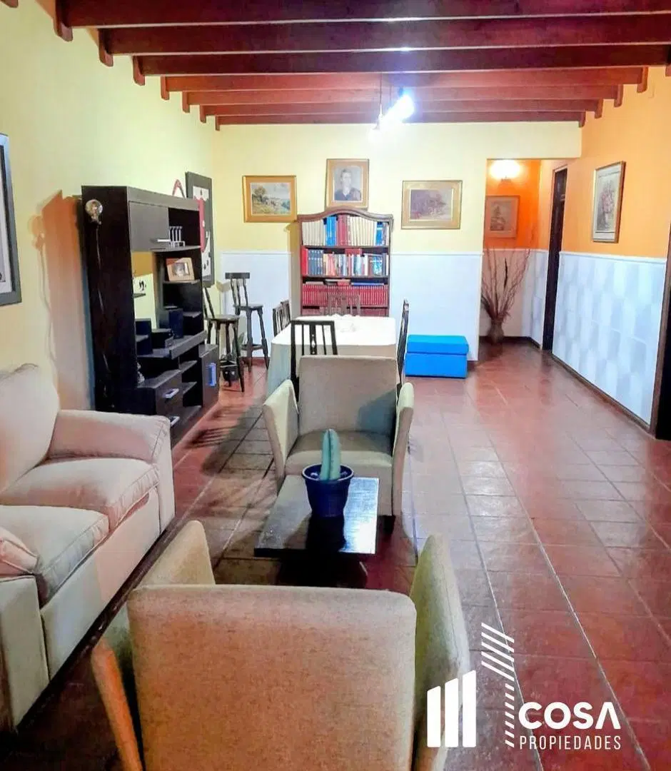 Venta Casa 3 dormitorios con patio Echesortu Rosario 4