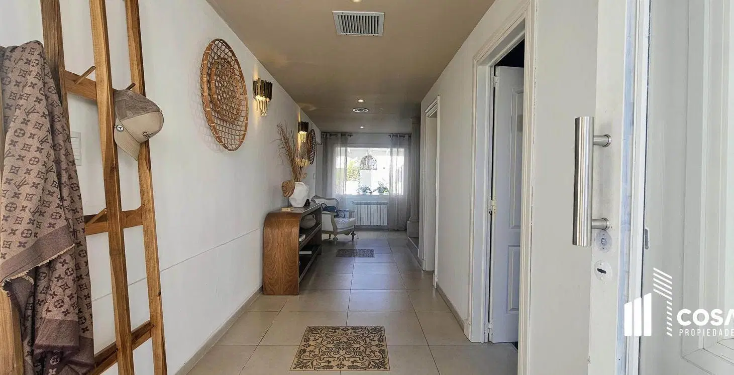 Venta Casa 4 dormitorios con jardín y pileta Funes Hills Cadaques 5