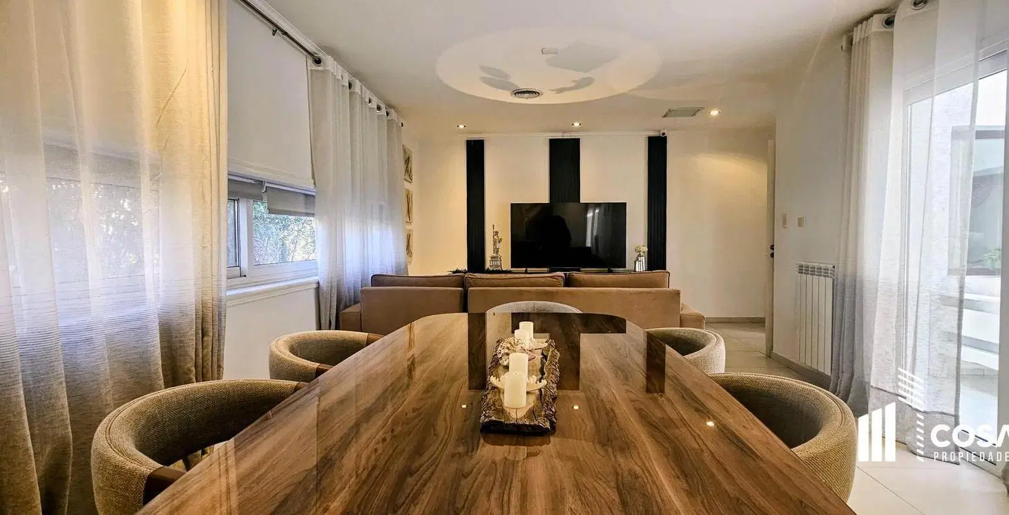 Venta Casa 4 dormitorios con jardín y pileta Funes Hills Cadaques 4
