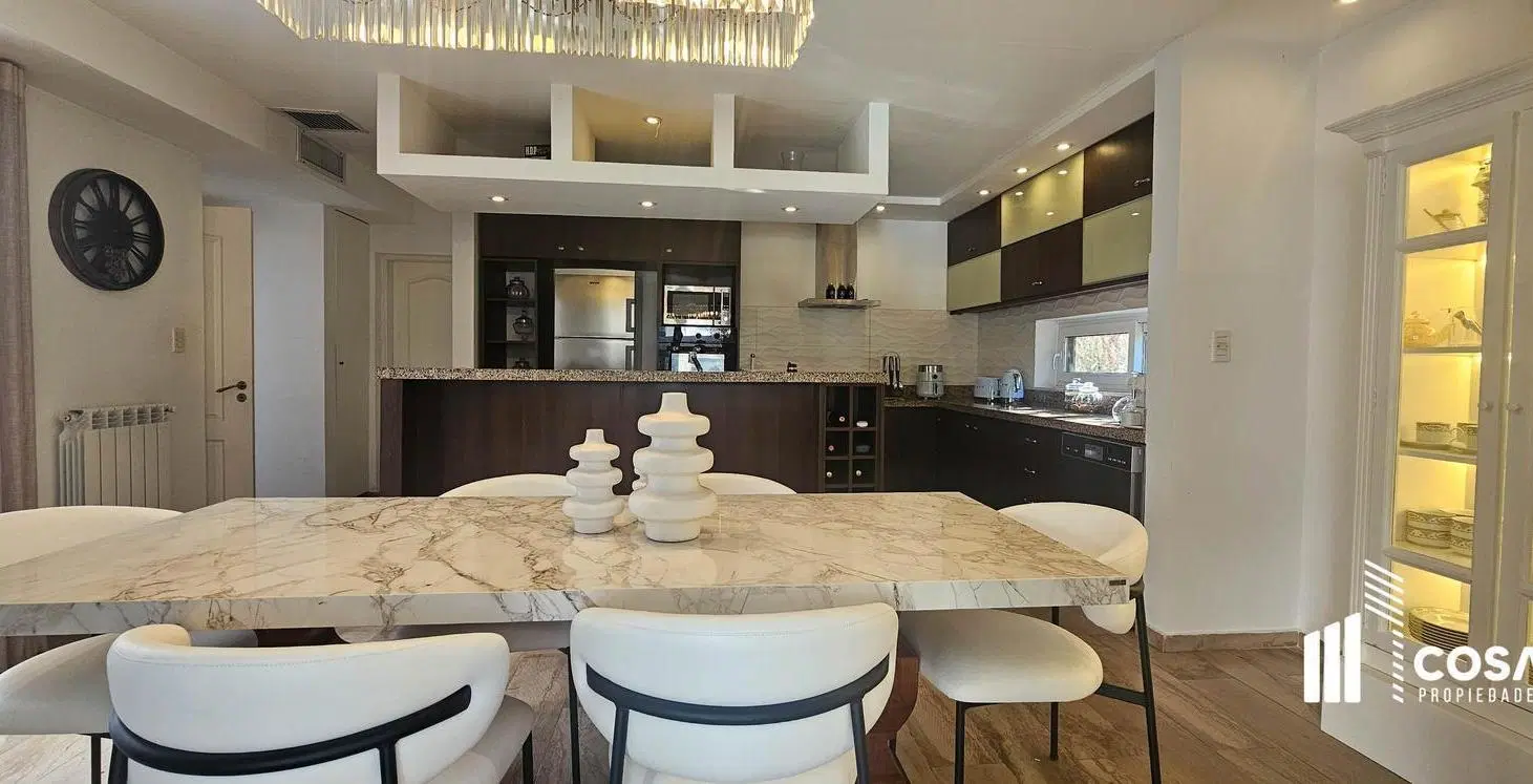 Venta Casa 4 dormitorios con jardín y pileta Funes Hills Cadaques 8