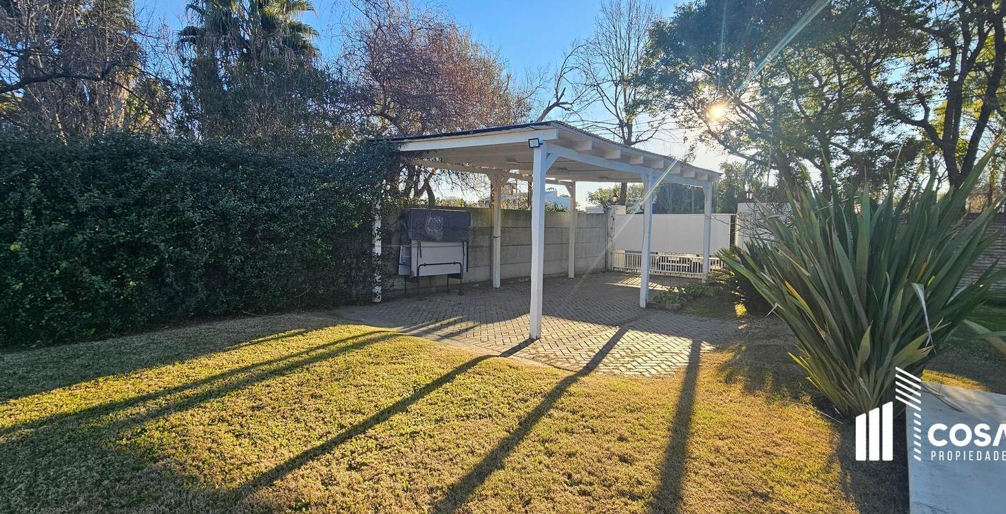 Foto de Venta Casa 3 dormitorios amplio jardín con piscina Barrio Los Olmos, imagen 1