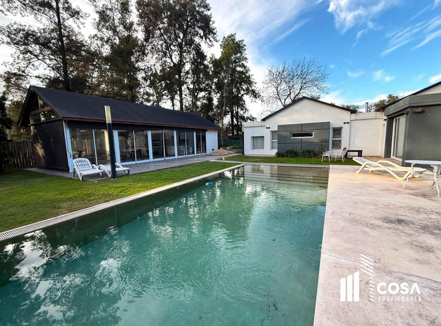 Foto de Venta Casa 3 dormitorios con amplio jardín y piscina Country Aldea, imagen 3