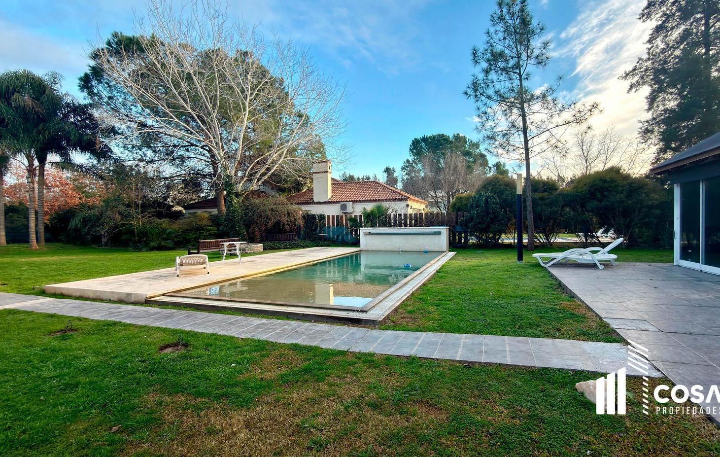 Foto de Venta Casa 3 dormitorios con amplio jardín y piscina Country Aldea, imagen 2