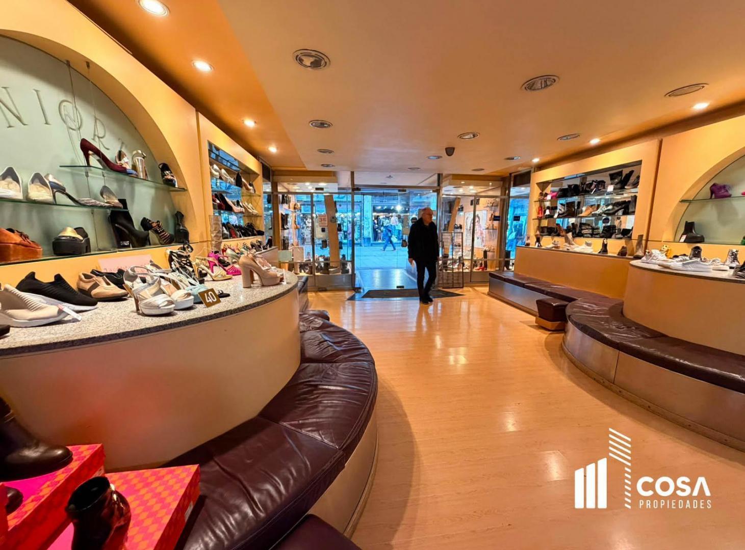 Foto de Alquiler Local comercial de grandes dimensiones con terraza Centro, imagen 3