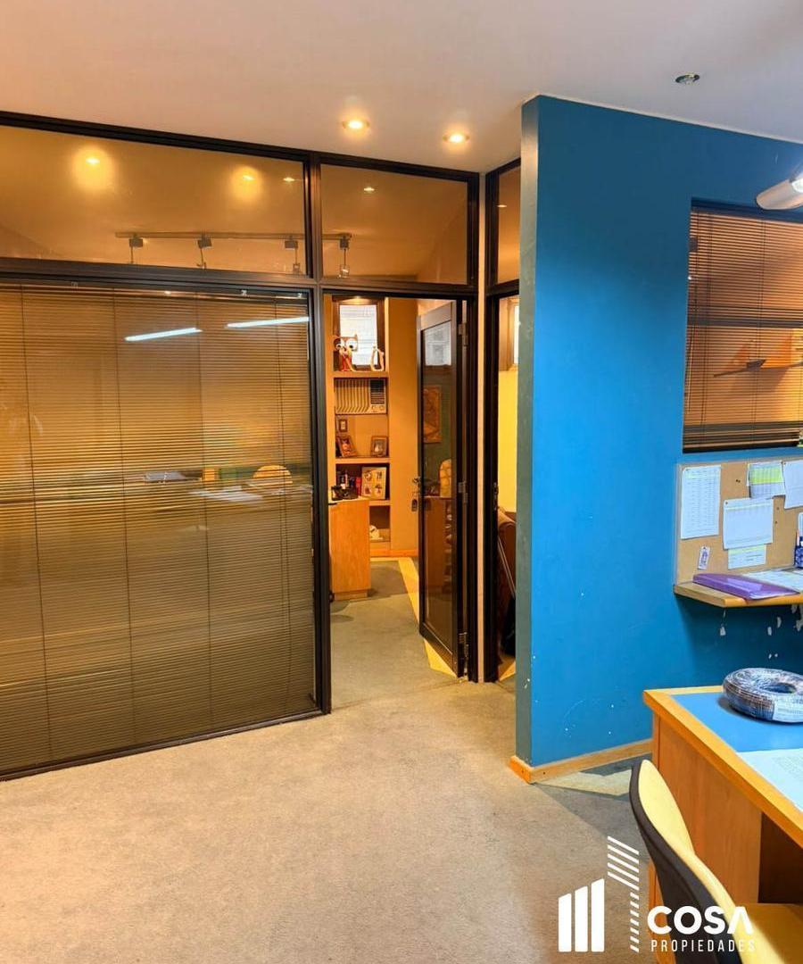 Foto de Alquiler Local comercial de grandes dimensiones con terraza Centro, imagen 2
