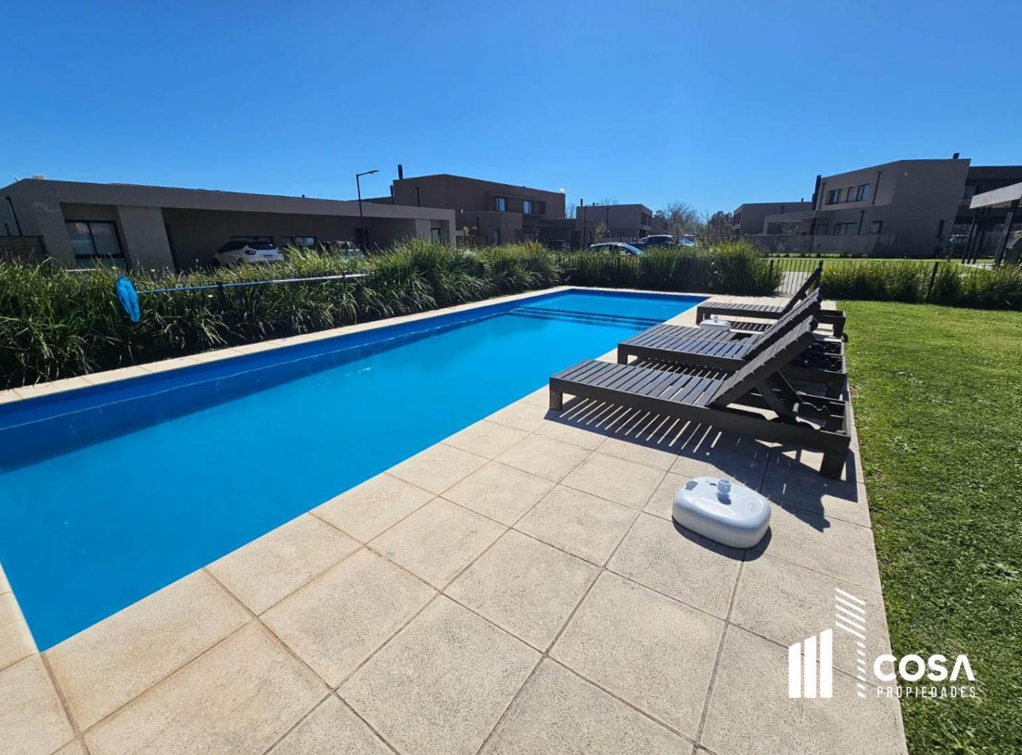 Foto de Venta Casa 2 dormitorios con jardín y pileta CONDOMINIOS DON MATEO Funes, imagen 2