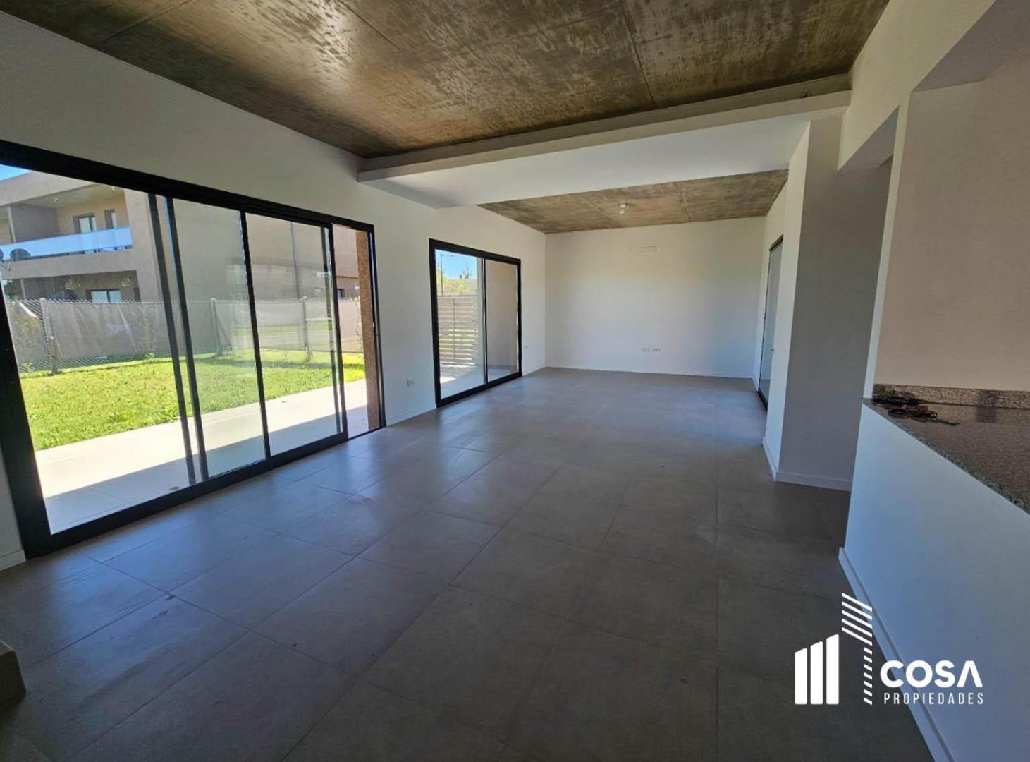 Foto de Venta Casa 2 dormitorios con jardín y pileta CONDOMINIOS DON MATEO Funes, imagen 4