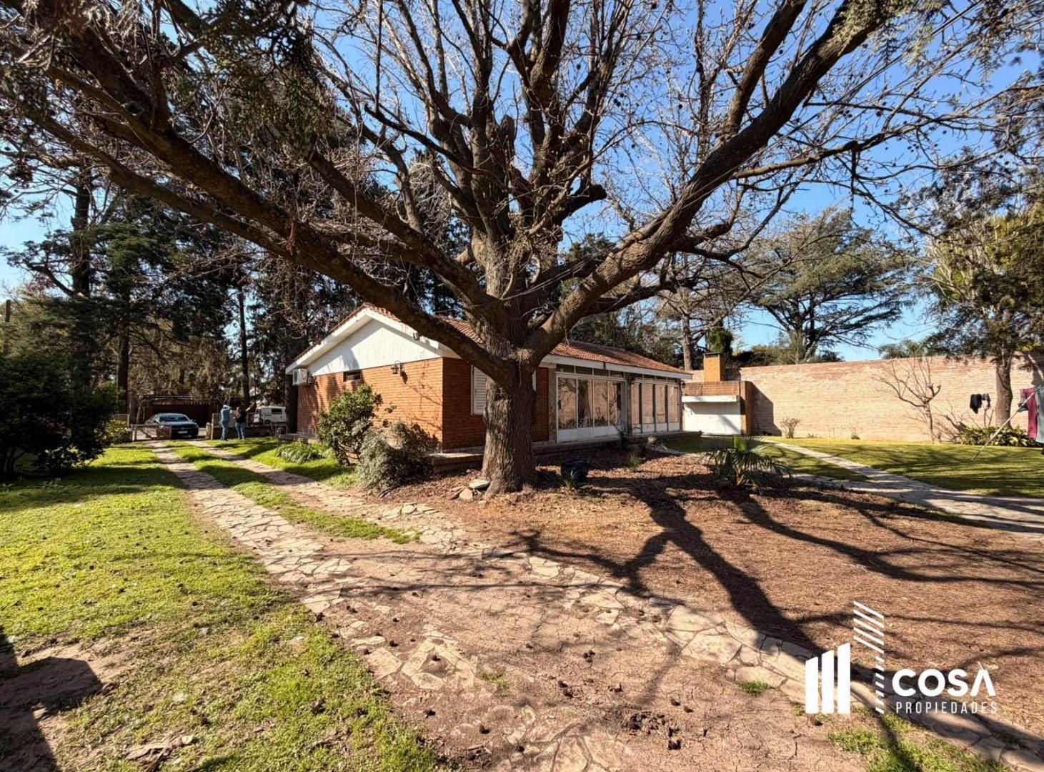 Foto de Venta Casa 3 dormitorios con amplio jardín parquizado y piscina Funes, imagen 4