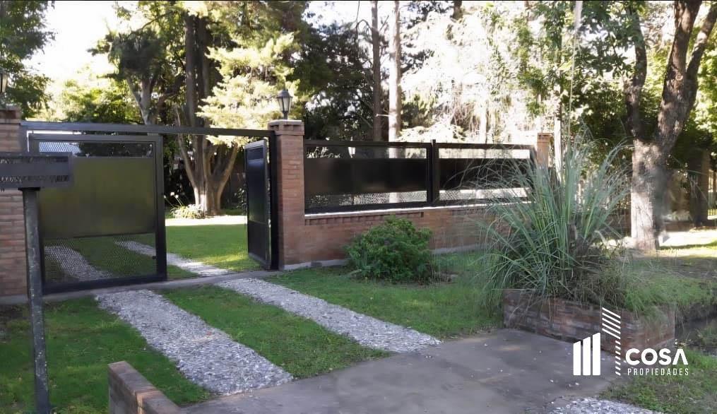 Foto de Venta Casa 1 dormitorio más escritorio con jardín y piscina Funes Santa, imagen 4