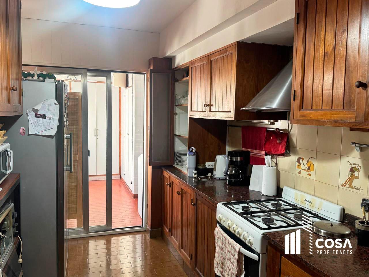 Foto de Venta Departamento 5 dormitorios con 2 cocheras frente al Monumento, imagen 3