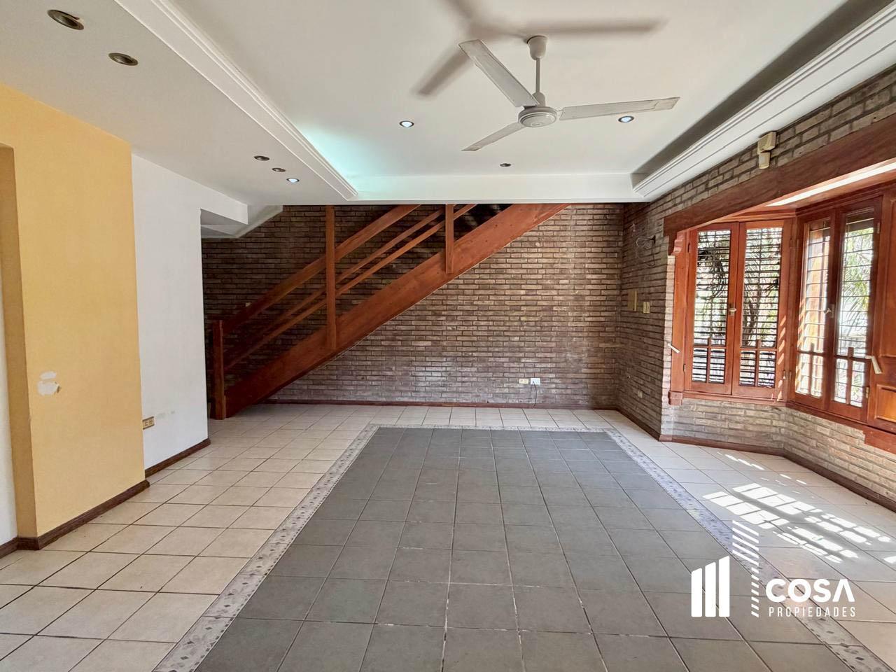Foto de Venta Casa 3 dormitorios con jardín de pequeñas dimensiones cerca del, imagen 2
