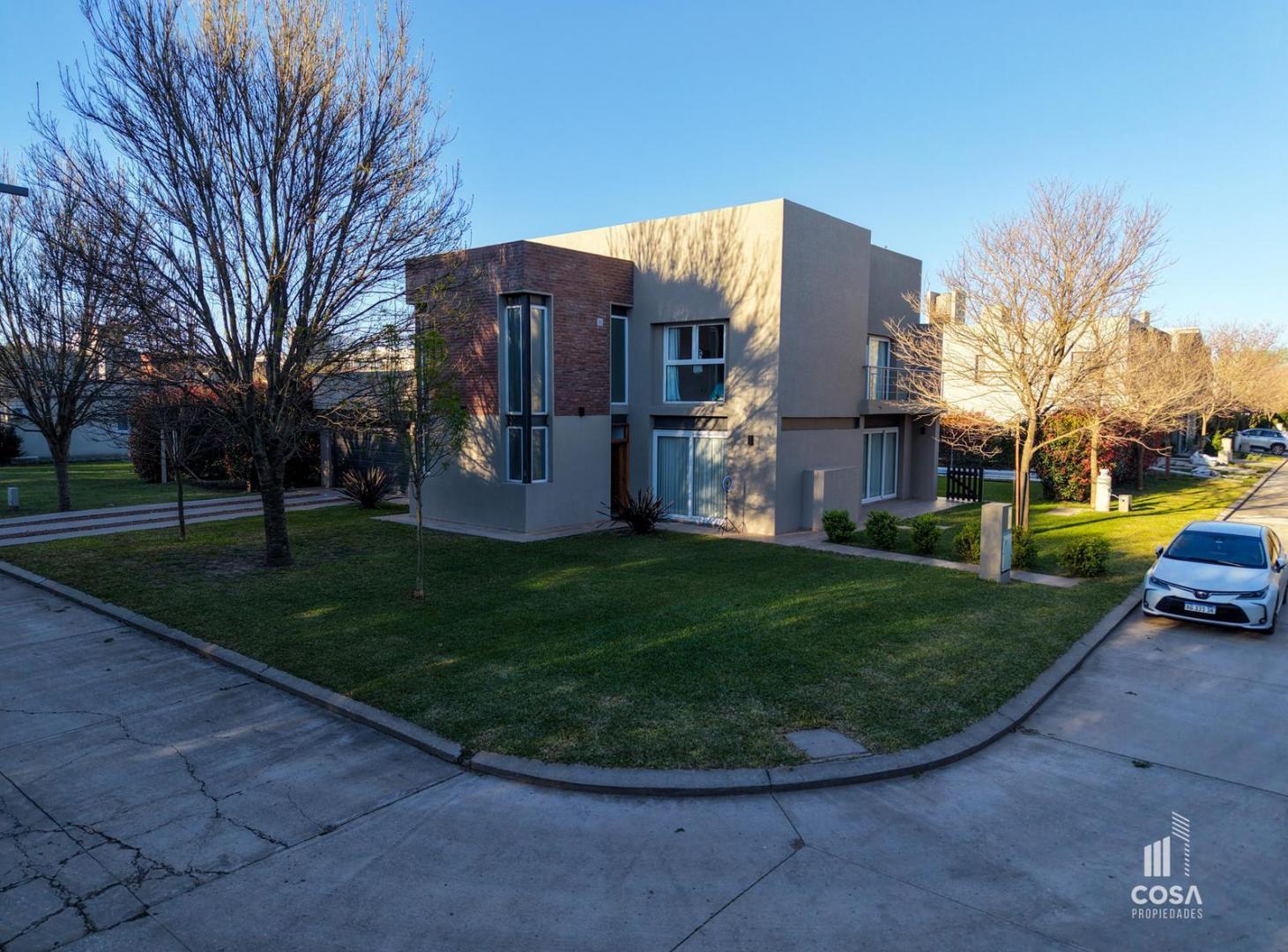Foto de Venta Casa 3 dormitorios con amplio jardín y piscina Complejo Sol de, imagen 4