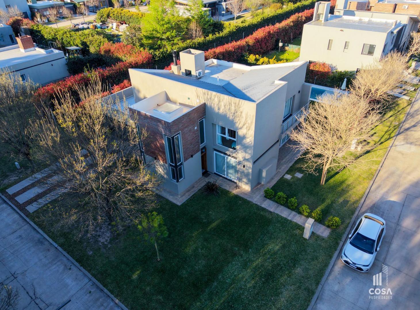 Foto de Venta Casa 3 dormitorios con amplio jardín y piscina Complejo Sol de, imagen 1