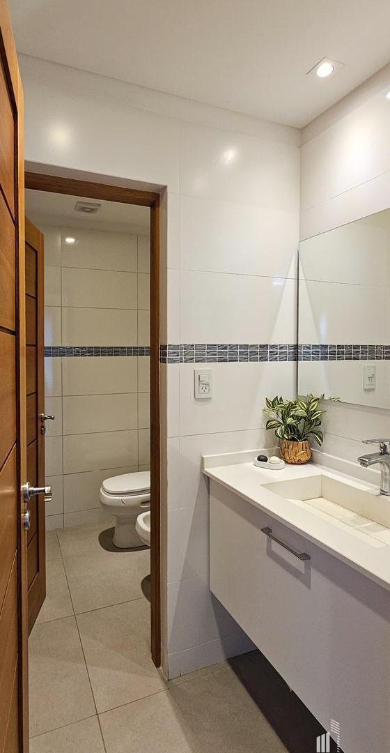 Foto de Venta Casa 3 dormitorios con amplio jardín y piscina Complejo Sol de, imagen 2