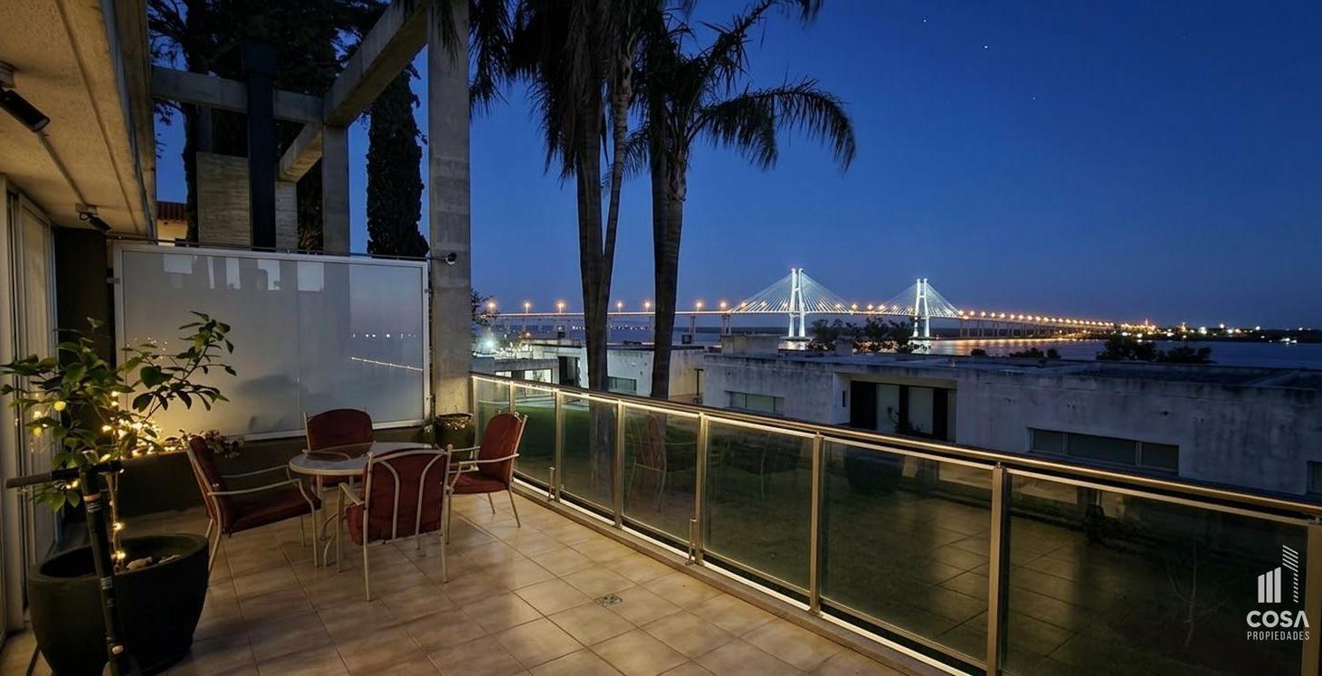 Foto de Venta Departamento dúplex 4 dormitorios con vista al río Alberdi Rosario, imagen 1