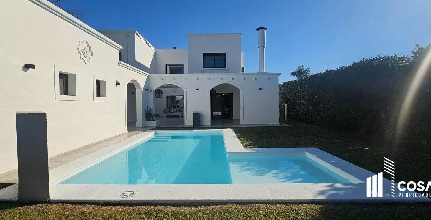 Foto de Alquiler Casa 4 dormitorios con jardín y pileta Funes Hills Cadaques, imagen 1
