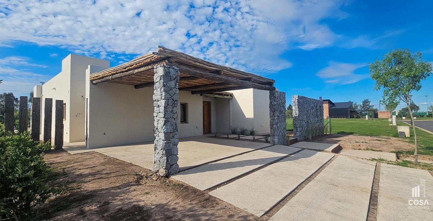 Foto de Venta Casa 3 dormitorios a estrenar Vida Barrio Cerrado Funes, imagen 3