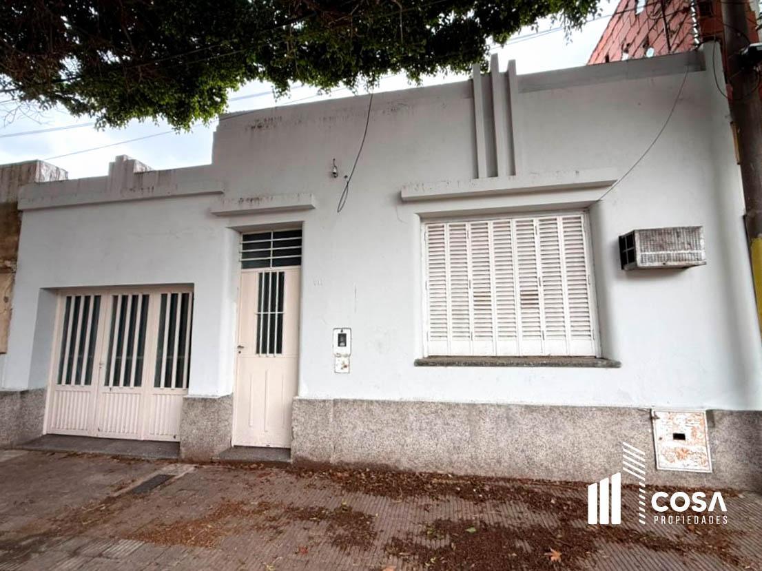Foto de Venta Casa 2 dormitorios con patio y cochera Luis Agote Rosario, imagen 1