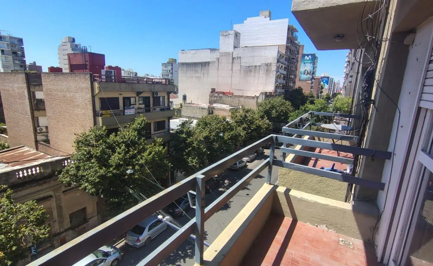 Monoambiente con balcón al frente. Av. Francia esquina Cordoba 5