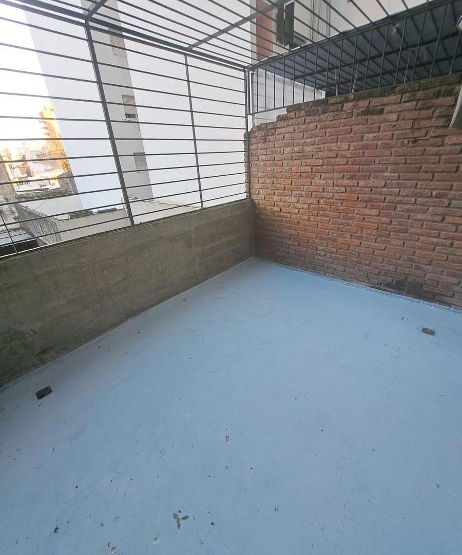 Sarmiento 1237 - monoambiente eléctrico con patio
