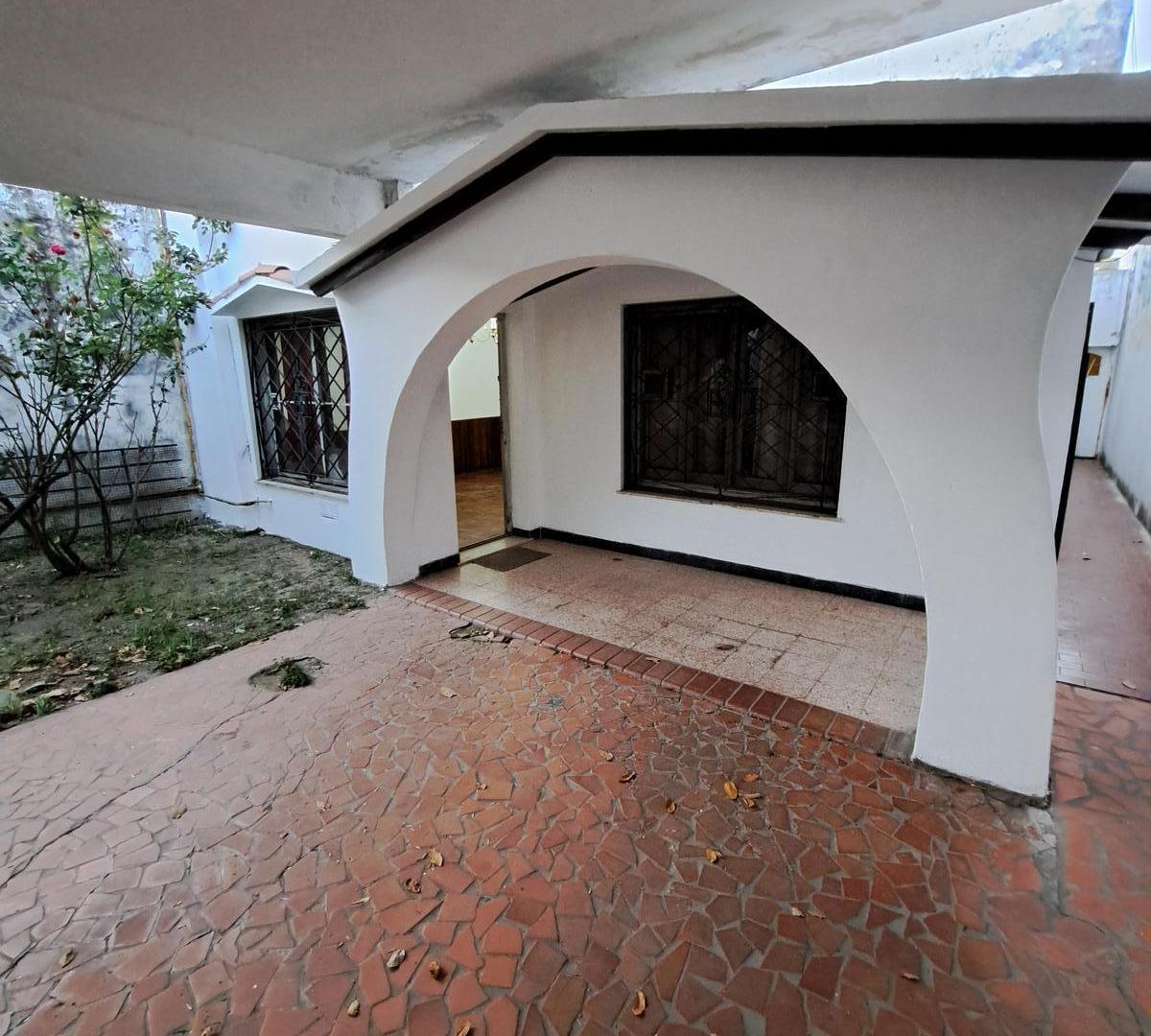 Casa Dos dormitorios con Pileta Mendoza y Pcias Unidas