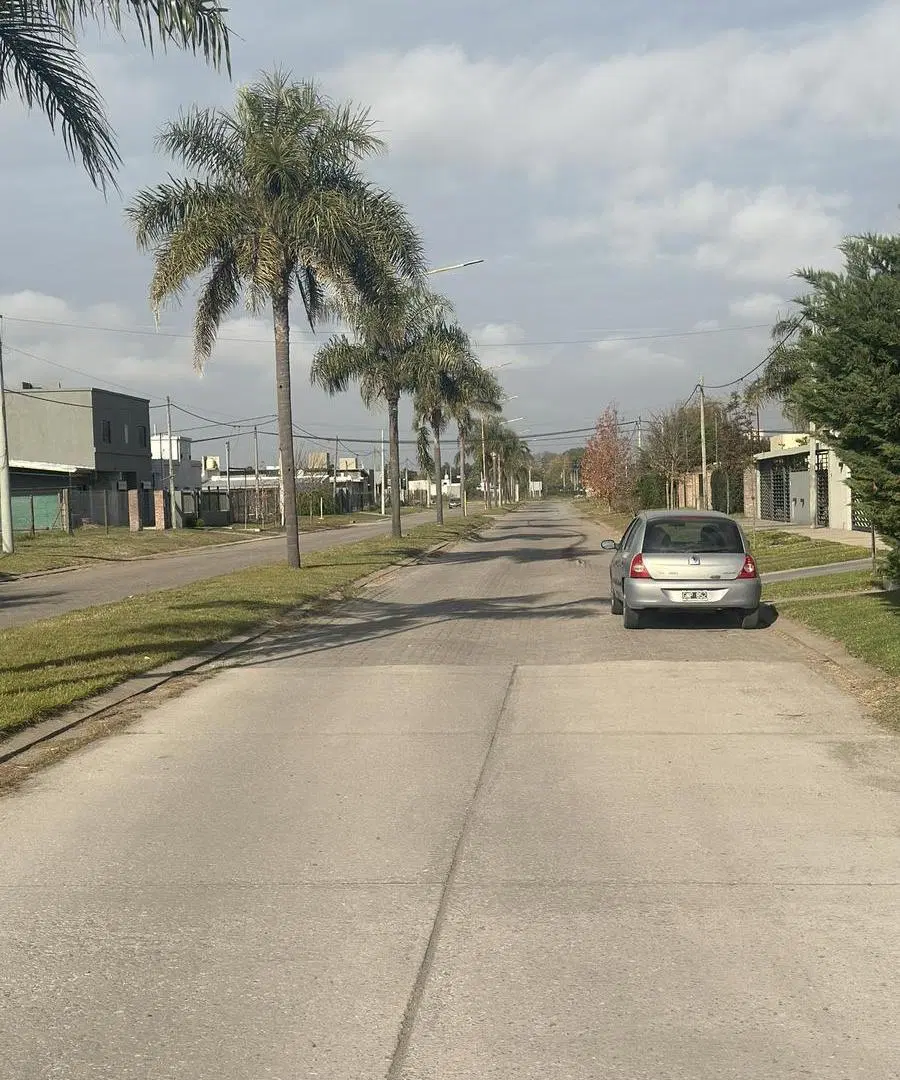 Terreno En Esquina sobre avenida Principal Apto comercial 2