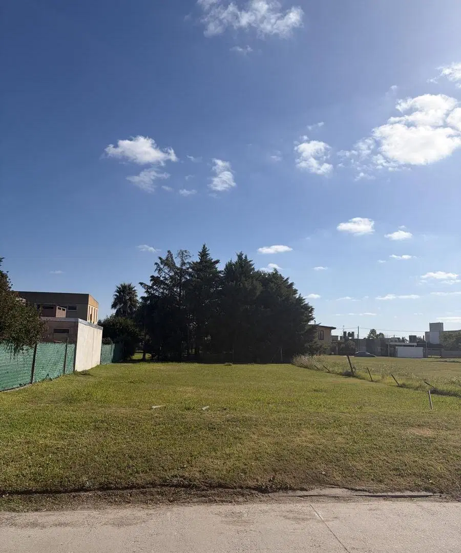 Terreno En Esquina sobre avenida Principal Apto comercial 4