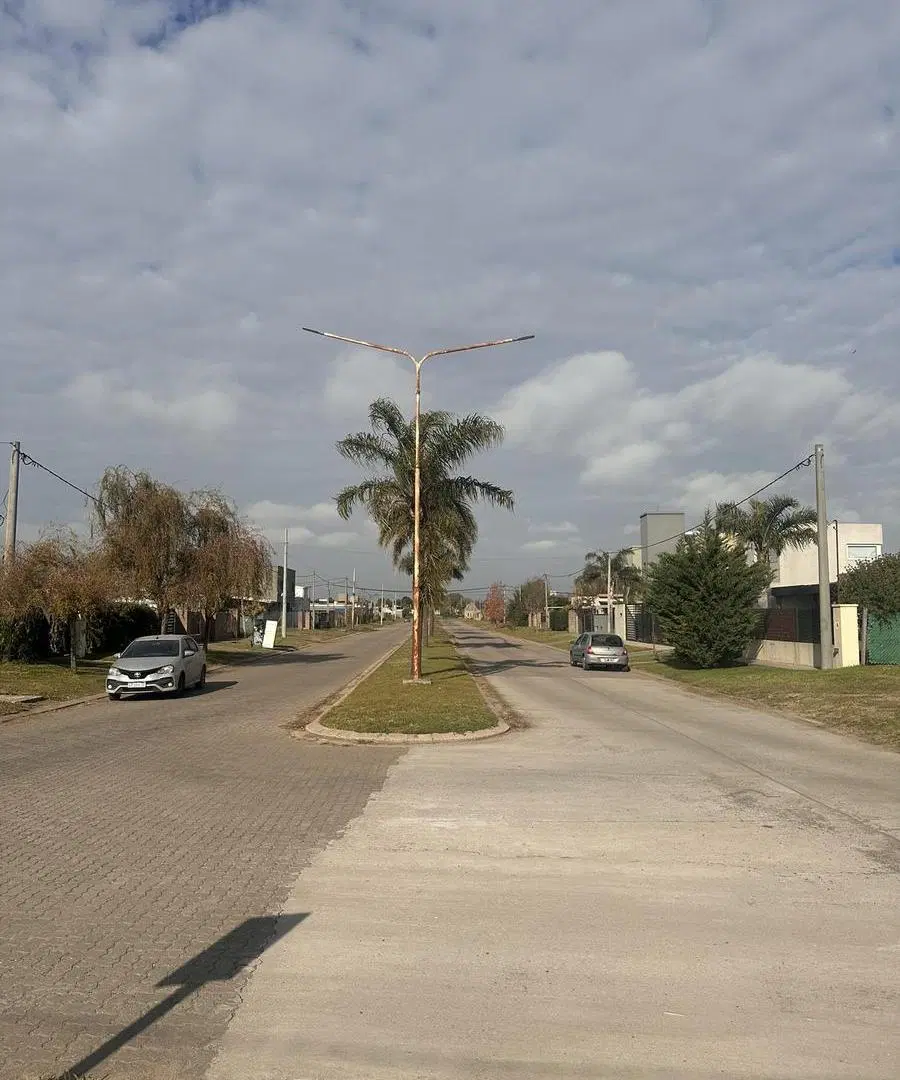 Terreno En Esquina sobre avenida Principal Apto comercial 5