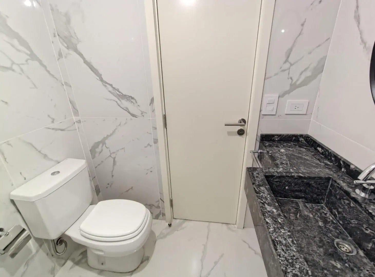 Moreno 250 - 1 dormitorio con cochera. Edificio con pileta. 5