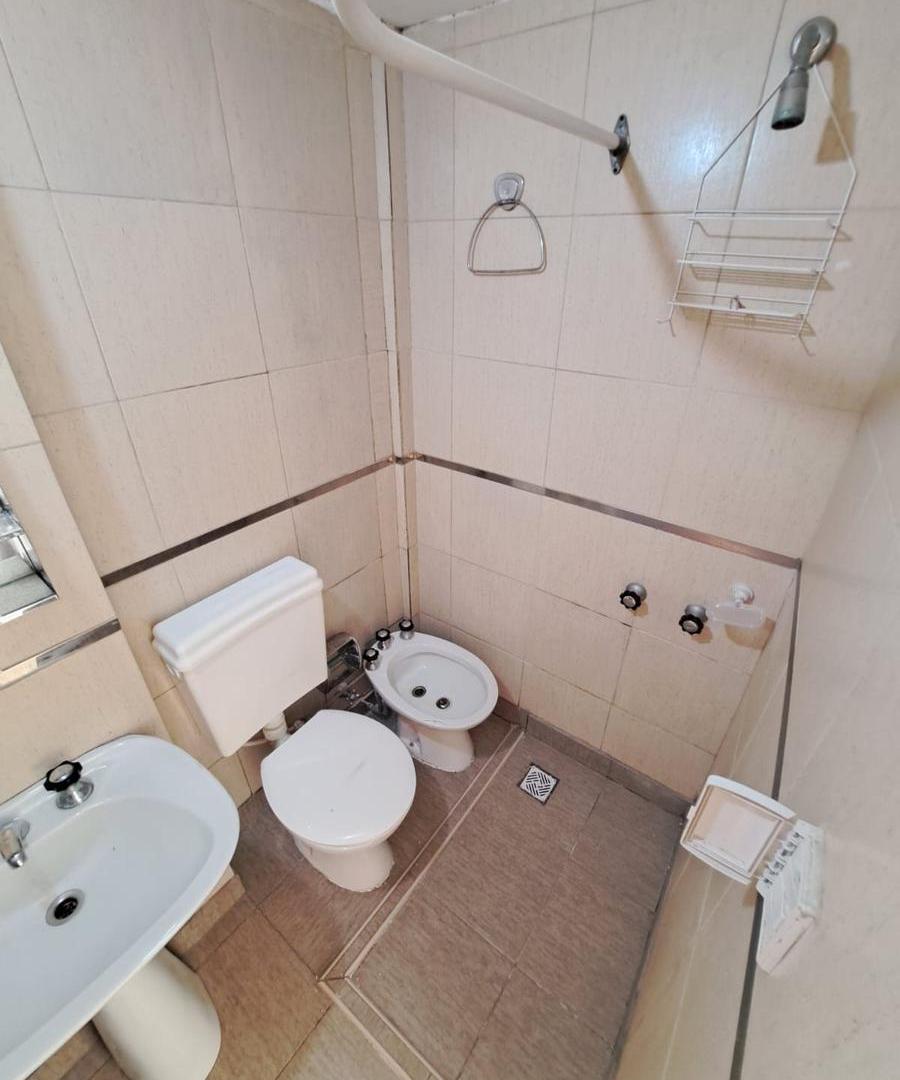 Foto de Juan manuel de Rosas 1227. Un dormitorio con Balcón. Segundo piso por, imagen 2