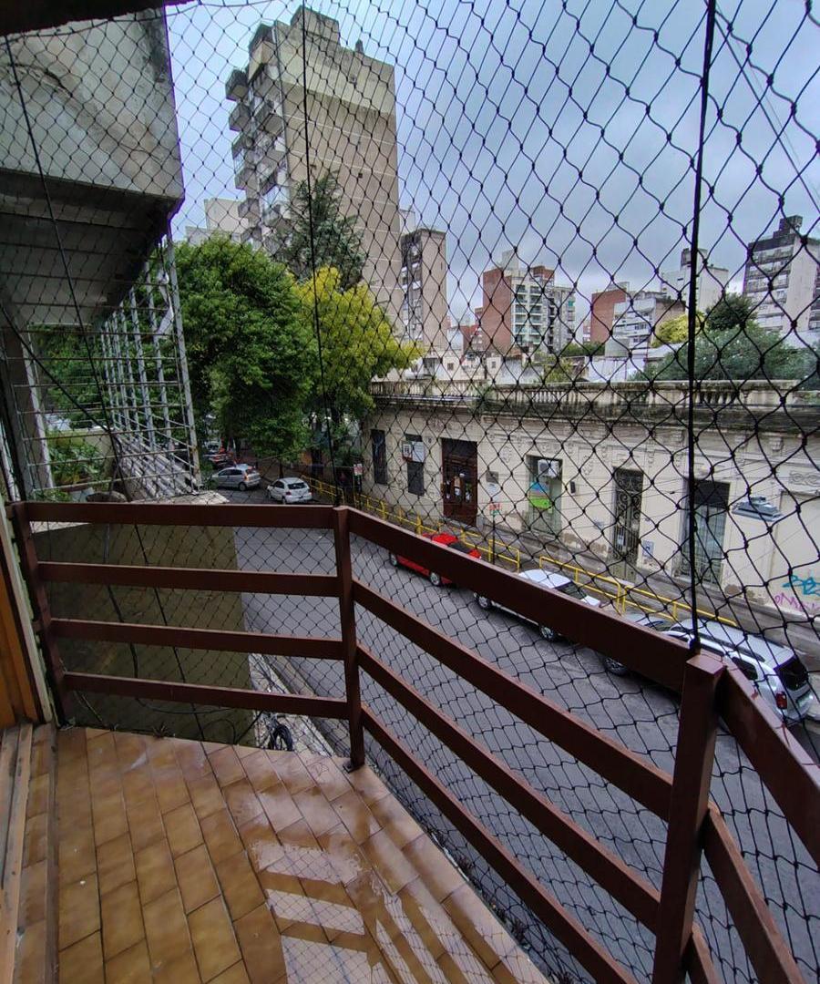Foto de Juan manuel de Rosas 1227. Un dormitorio con Balcón. Segundo piso por, imagen 4