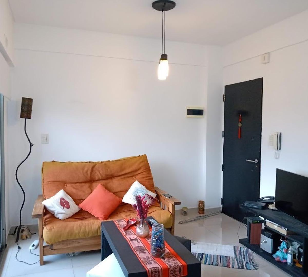 DEPARTAMENTO DE DOS AMBIENTES CON BALCON AL FRENTE