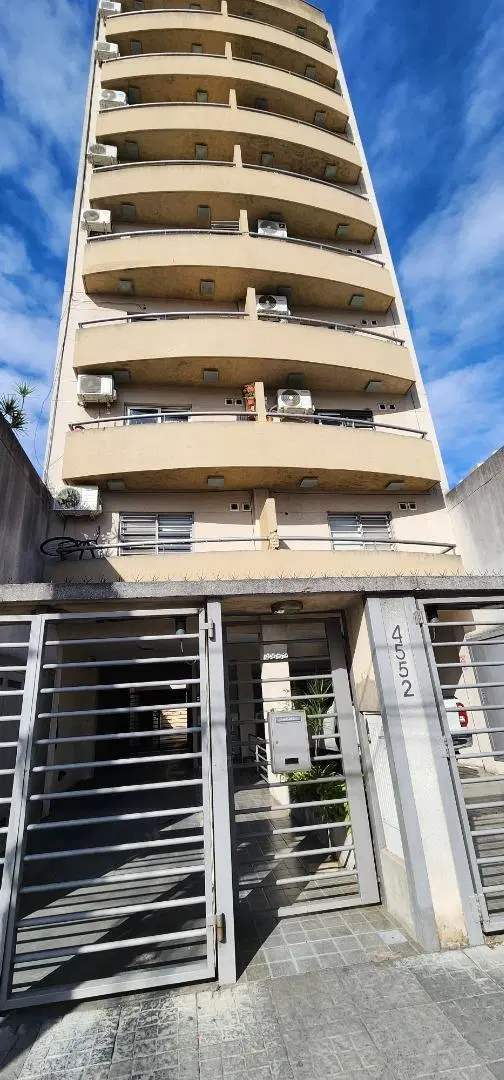 Departamento de dos amb. balcón al frente 1
