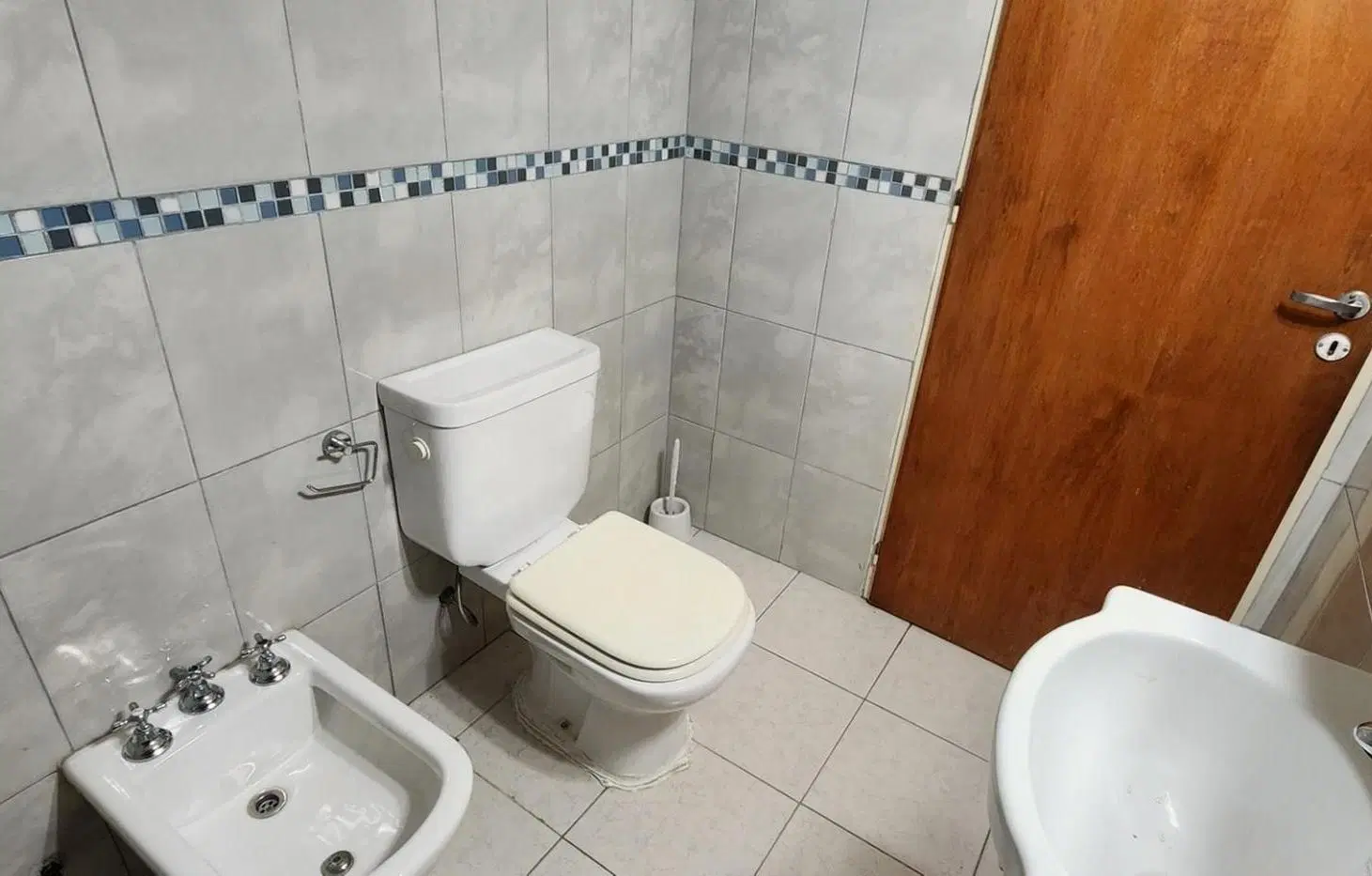 Departamento de dos amb. balcón al frente 5