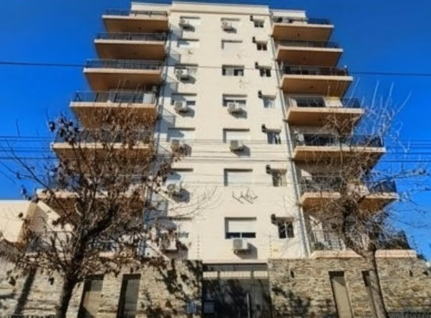 Departamento de 4 ambientes con balcon y dos garaje cubierto 2