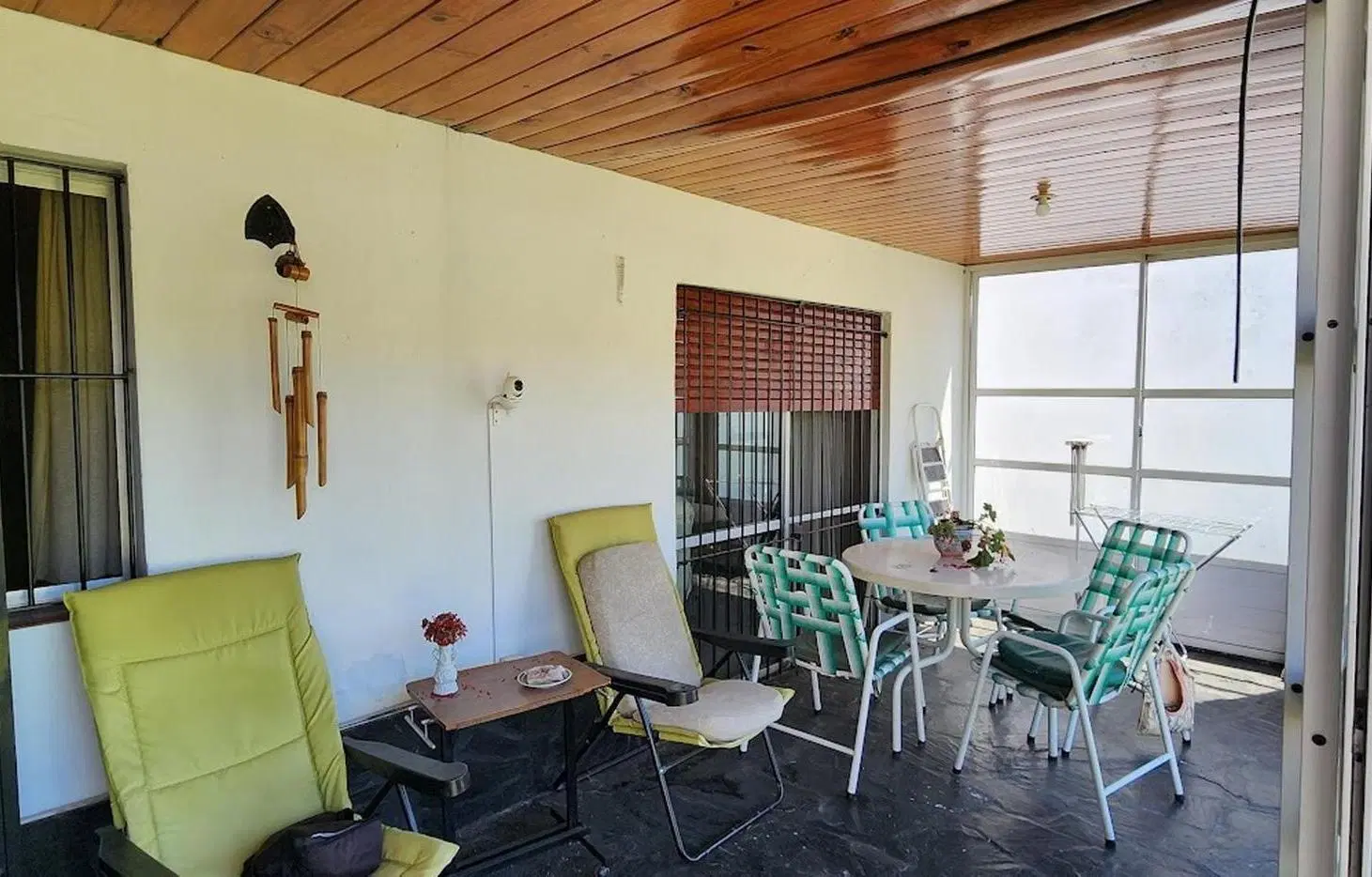 Casa de 4 ambientes con garaje pasante varios autos, quincho 8