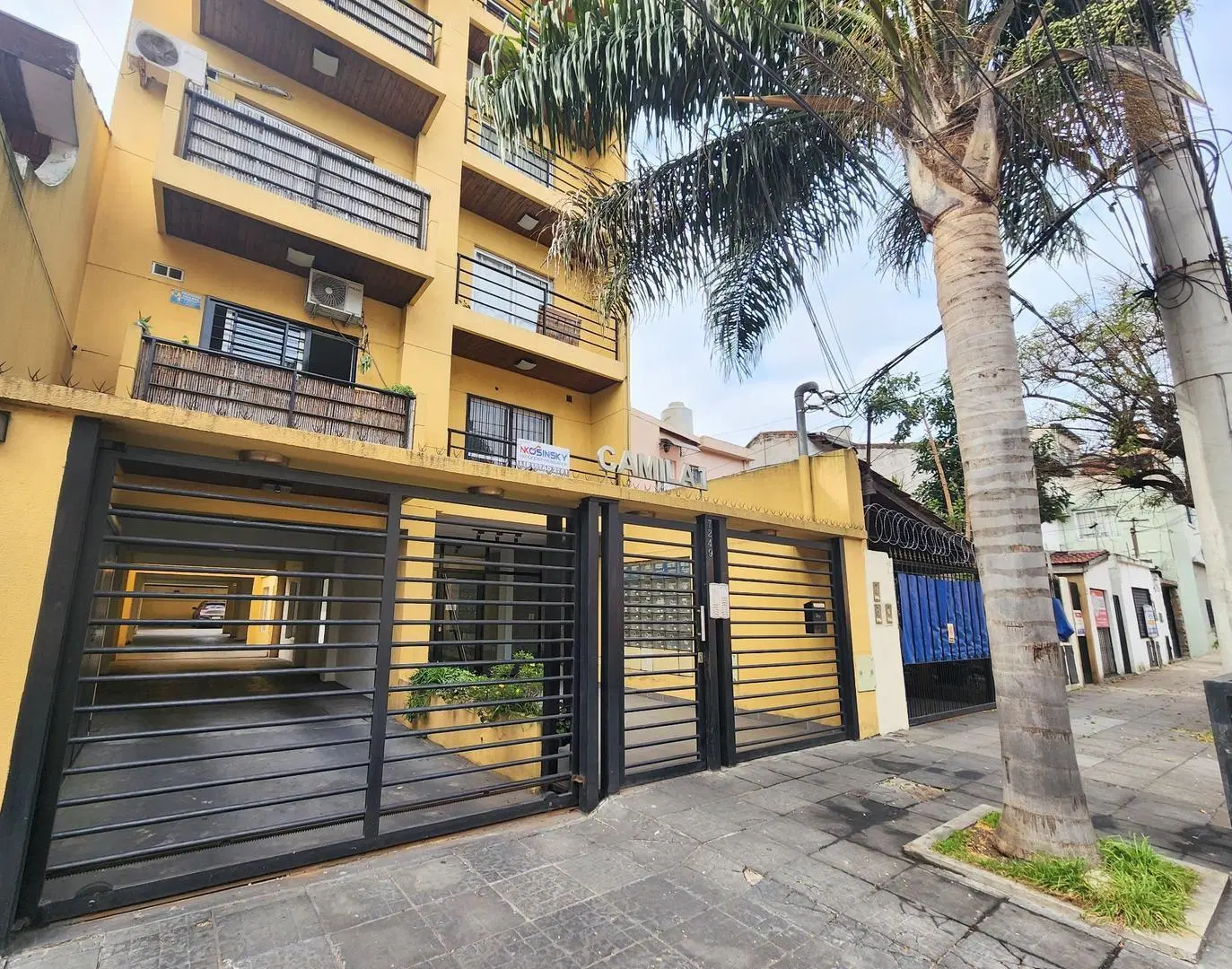DEPARTAMENTO DE DOS AMB.  2 COCHERAS /BALCON AL CONTRAFRENTE 4