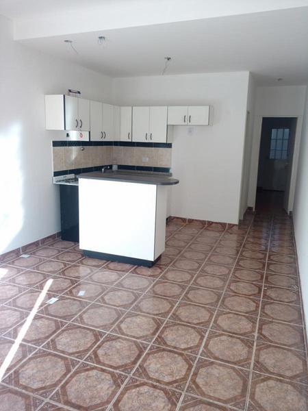 2 ambientes en planta baja con patio propio y cochera, apto crédito