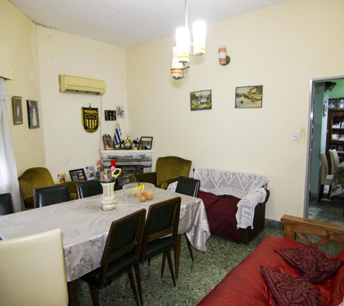 Casa de 4 Ambientes con Hermoso Parque en Hurlingham 1