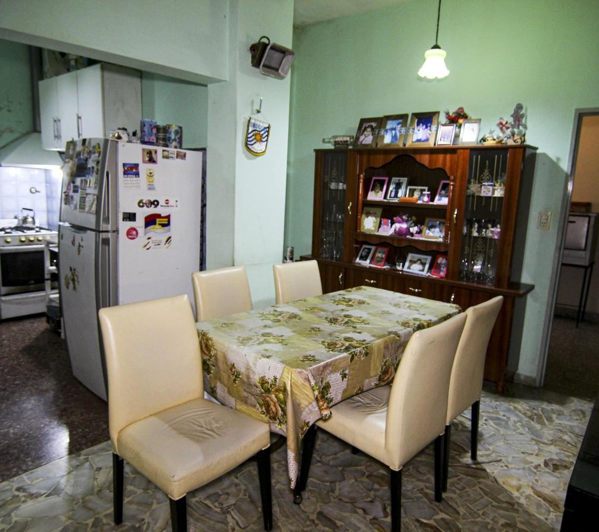 Casa de 4 Ambientes con Hermoso Parque en Hurlingham 2