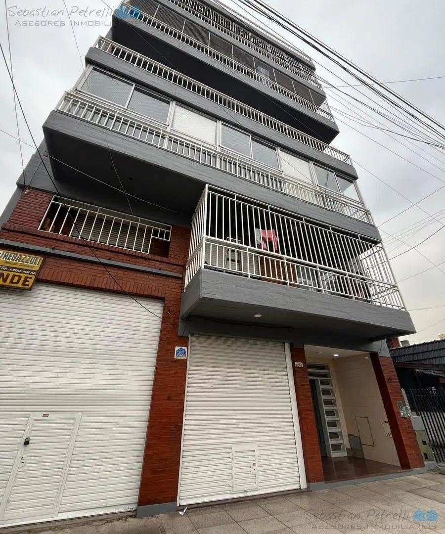 Departamento en alquler 2 ambientes en 5to piso, luminoso, edificio con ascensor - Lomas del Mirador 3