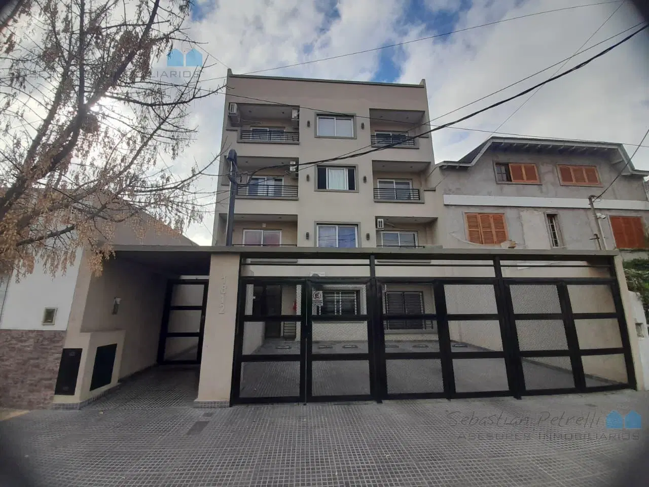 Departamento 2 ambientes con doble patio - Villa Luzuriaga 4
