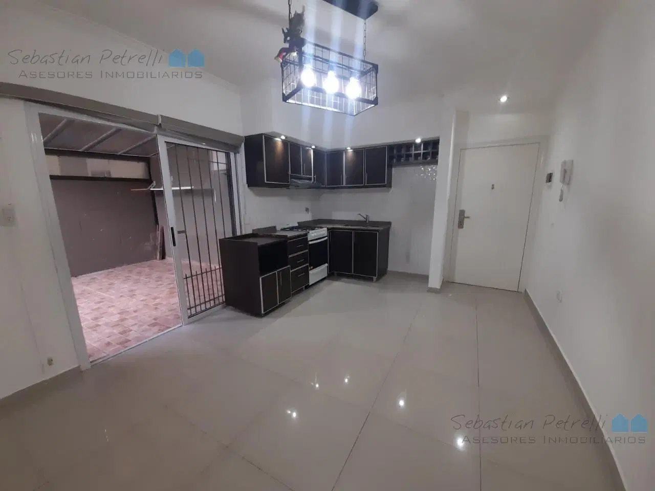 Departamento 2 ambientes con doble patio - Villa Luzuriaga 3