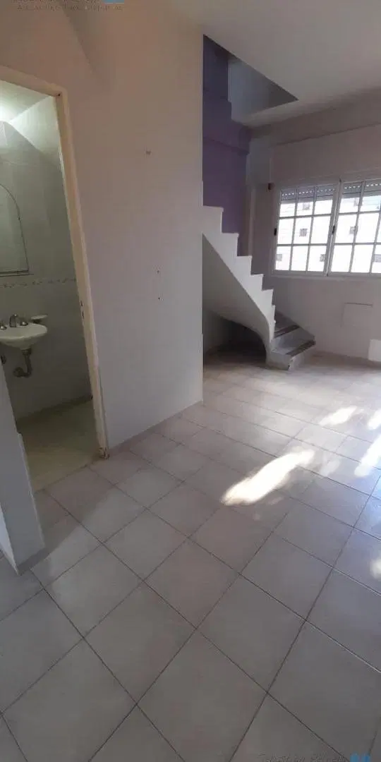 Dúplex de 2 ambientes y medio en alquiler con patio – Villa Luzuriaga 3