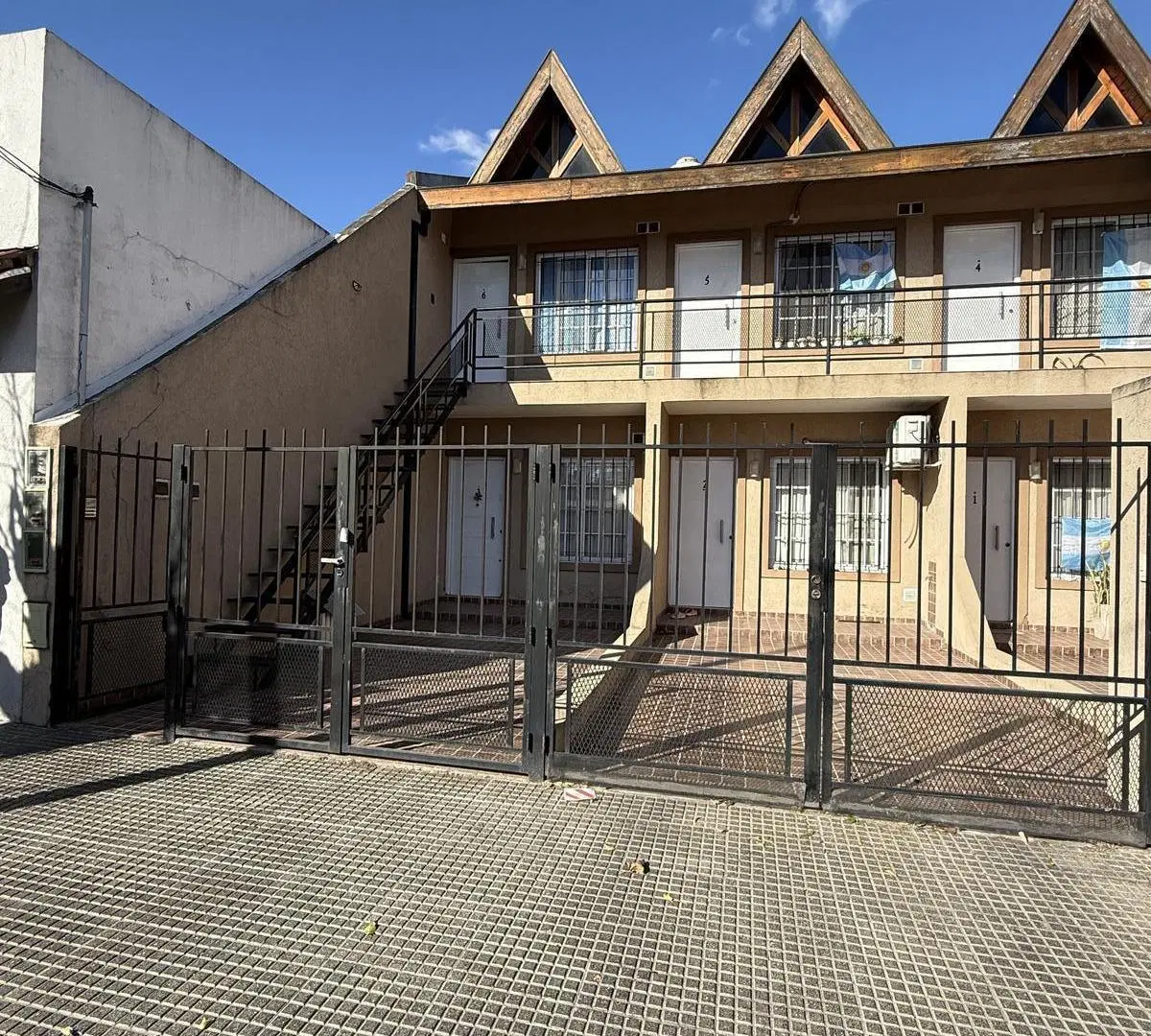Dúplex en venta 3 ambientes apto crédito con terraza en Villa Luzuriaga 3